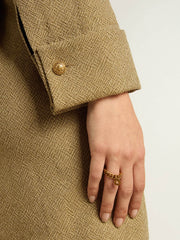 Ring in antique gold color with flexible links