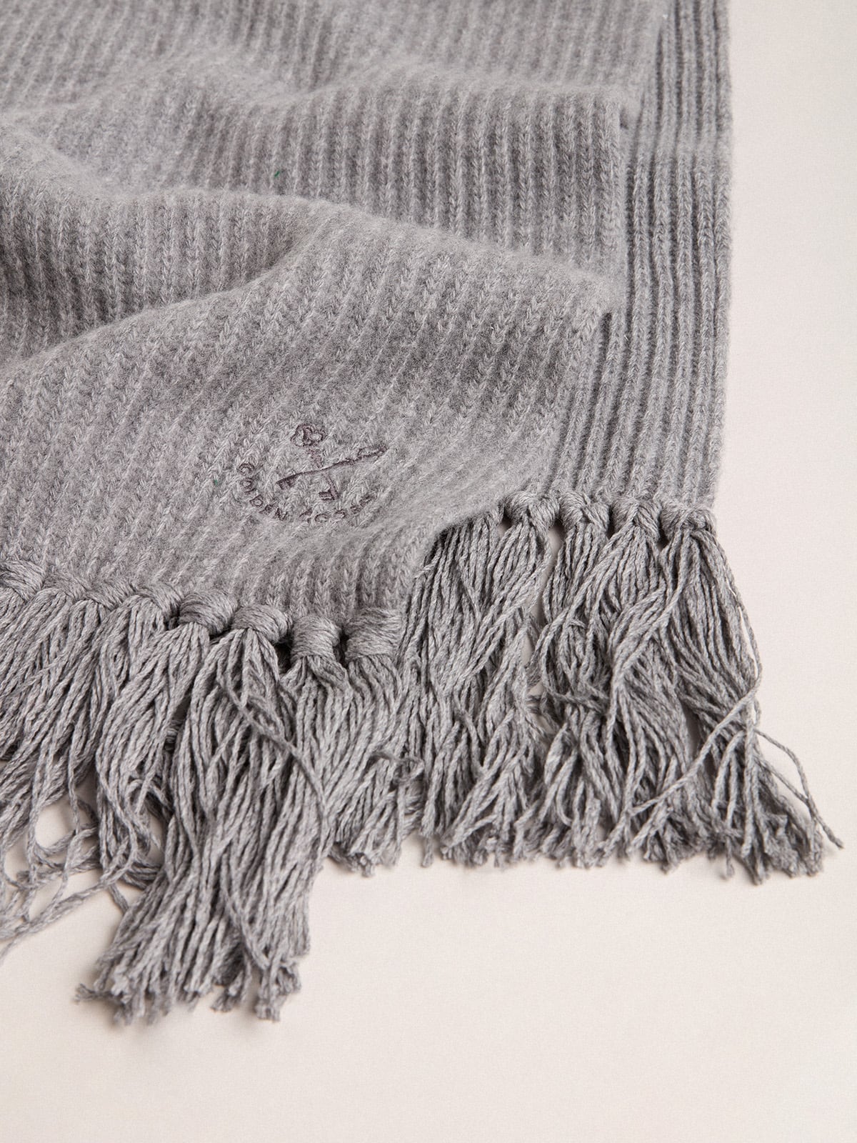 Gray ribbed wool scarf