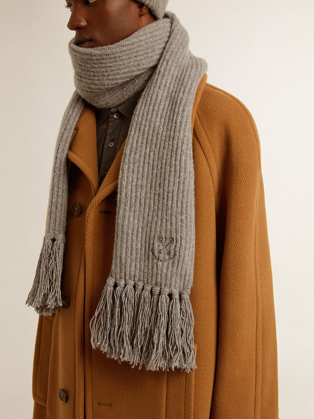 Gray ribbed wool scarf