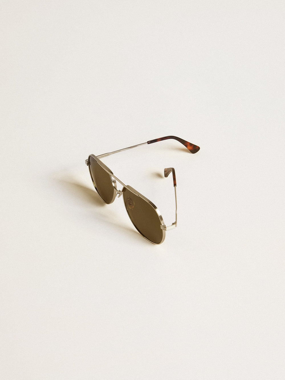Aviator sunglasses with silver frame and green lenses