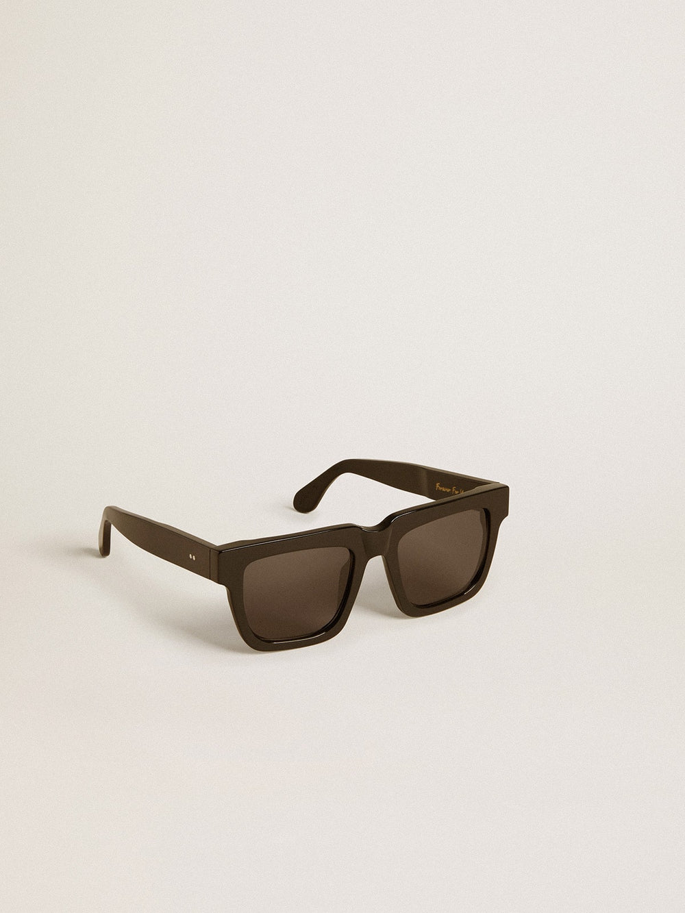 Square-style Jamie sunglasses with black frame and gold logo