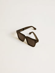 Square-style Jamie sunglasses with black frame and gold logo