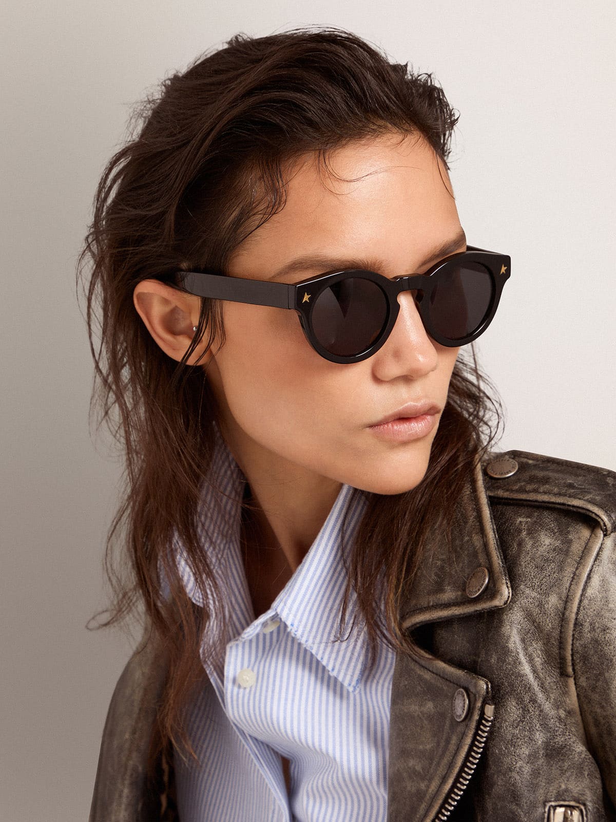 Sunframe Panthos model with black frame and gold details