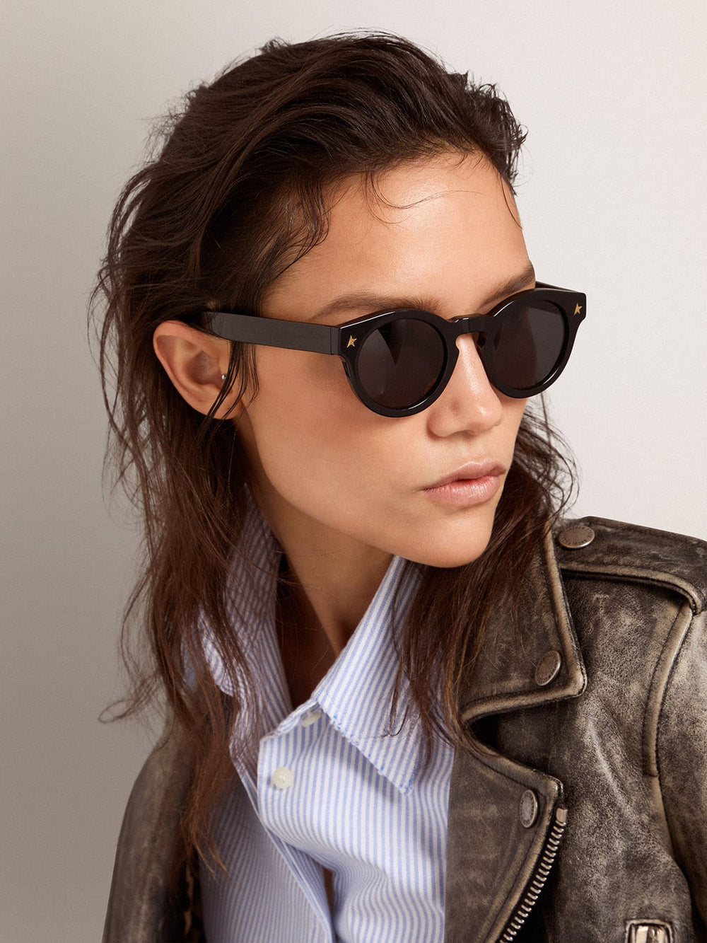 Sunframe Panthos model with black frame and gold details