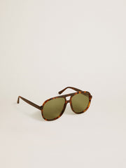 Aviator style sunglasses with tortoiseshell frame and green lenses