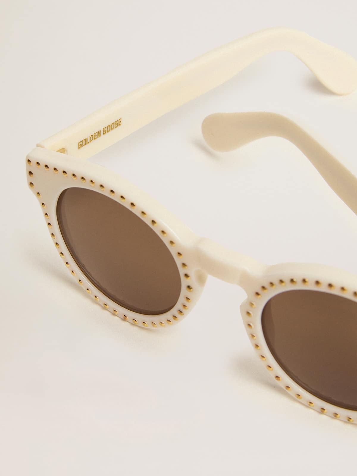 Sunglasses Panthos model with white frame and gold studs