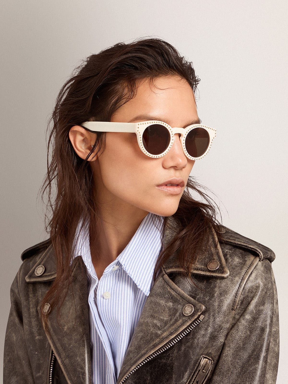 Sunglasses Panthos model with white frame and gold studs