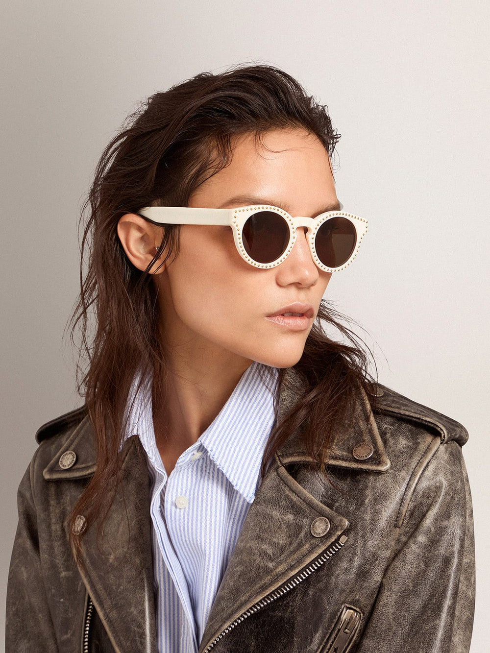 Sunglasses Panthos model with white frame and gold studs