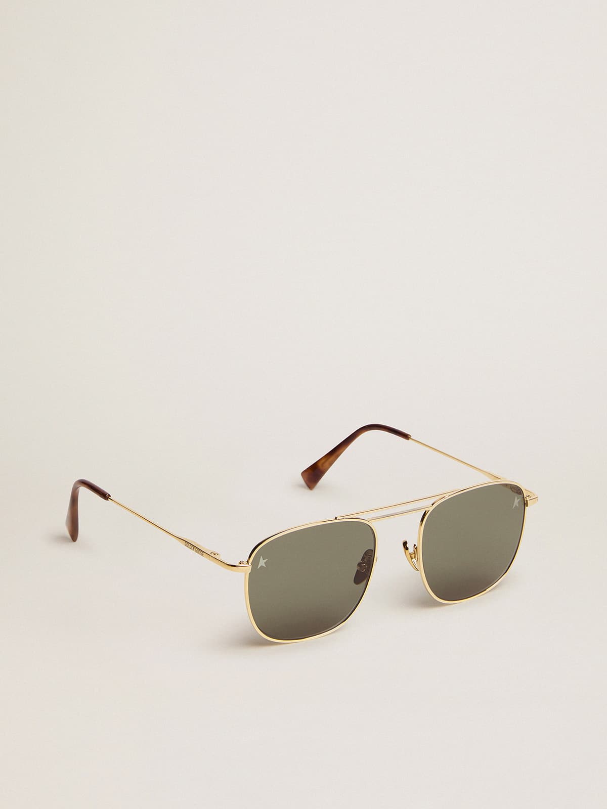 Aviator sunglasses with gold frame and green lenses