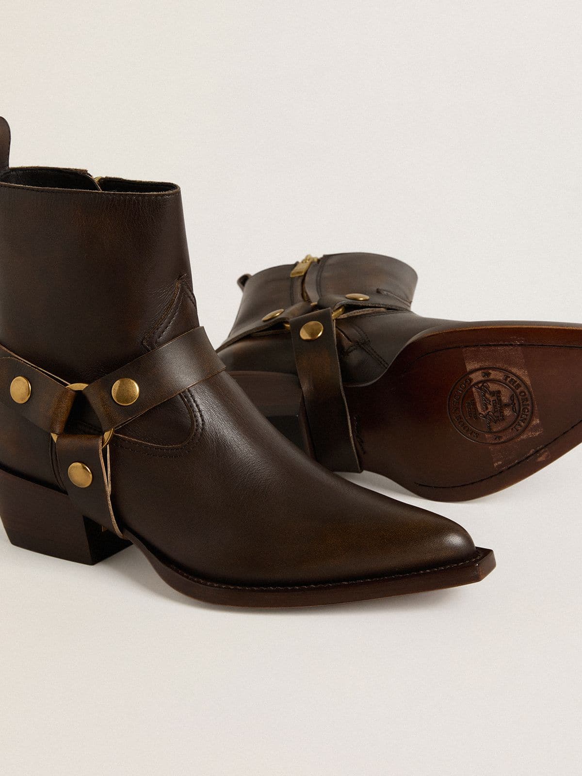 Low Debbie boots in dark brown leather with removable buckle