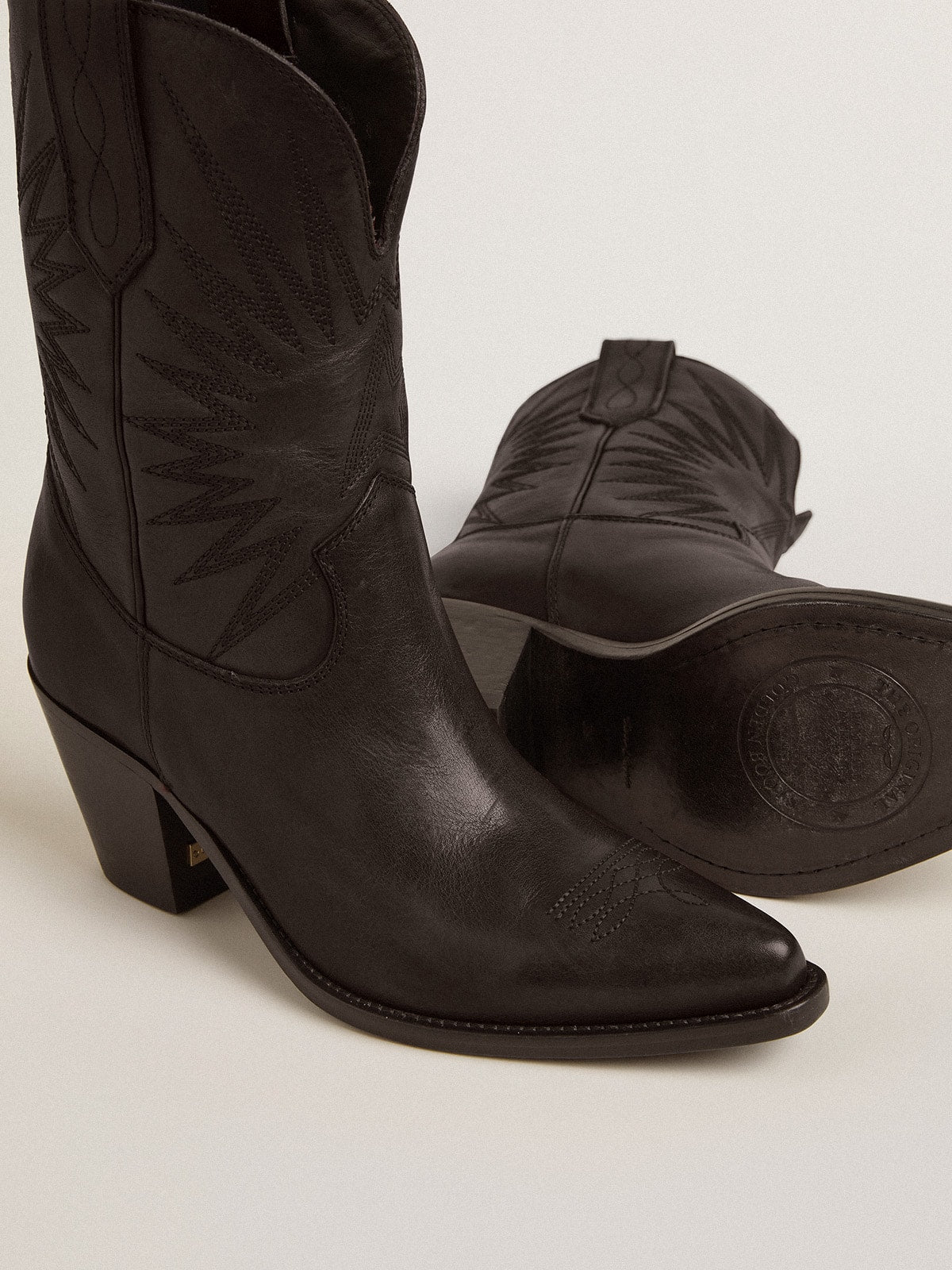 Low Wish Star boots in black leather with tone-on-tone inlay star