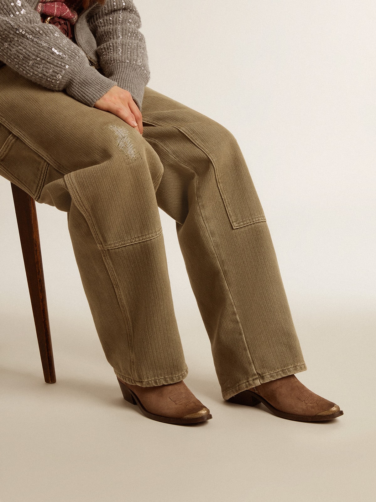 Young ankle boots in dark brown suede