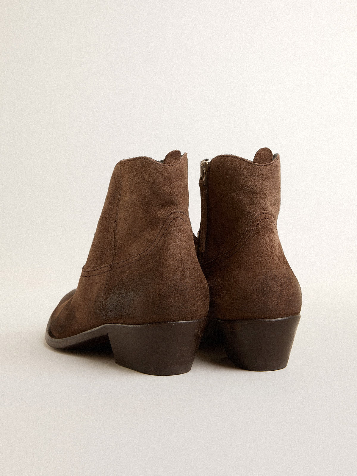 Young ankle boots in dark brown suede