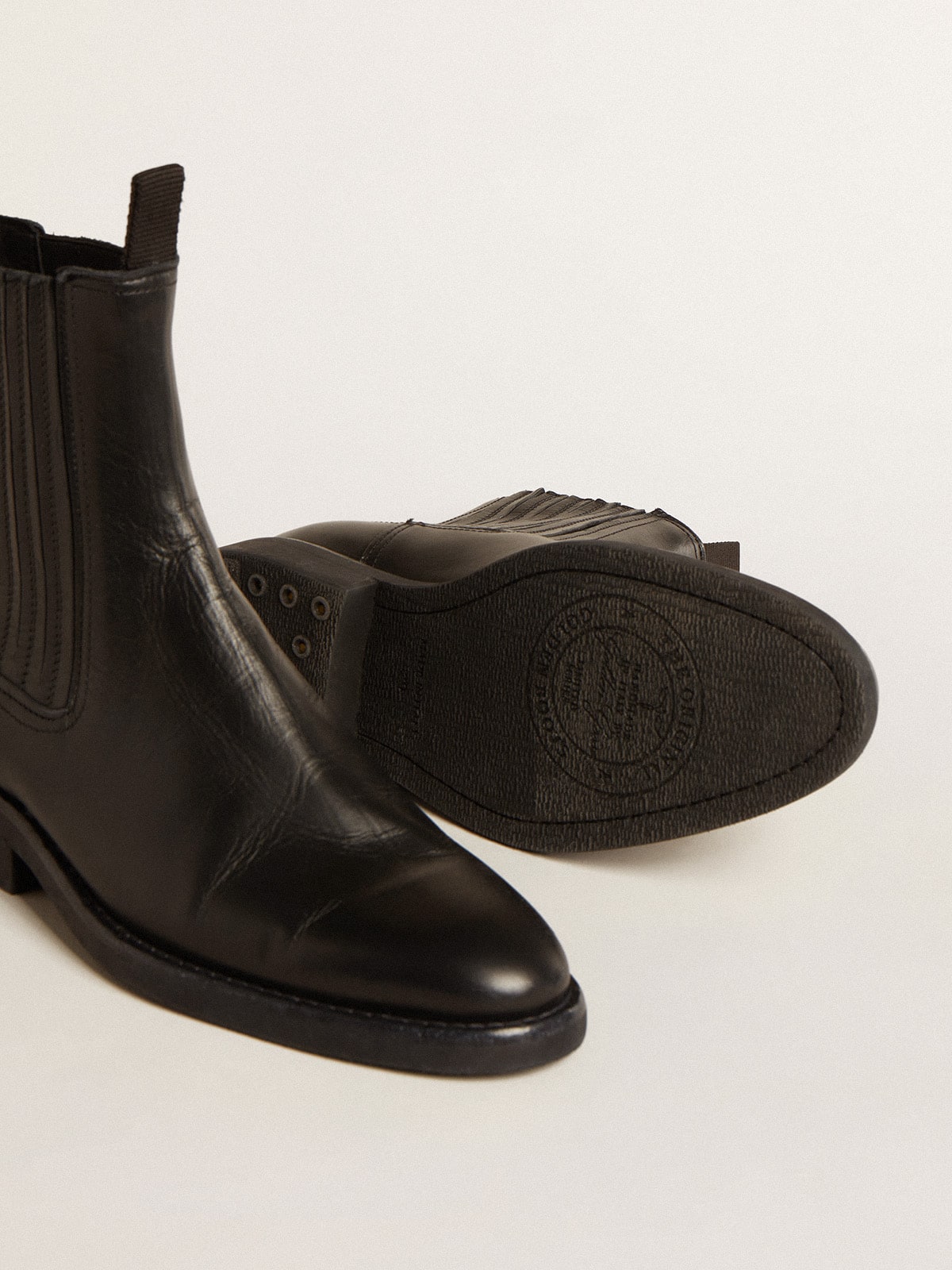 Women’s Chelsea boots in black leather
