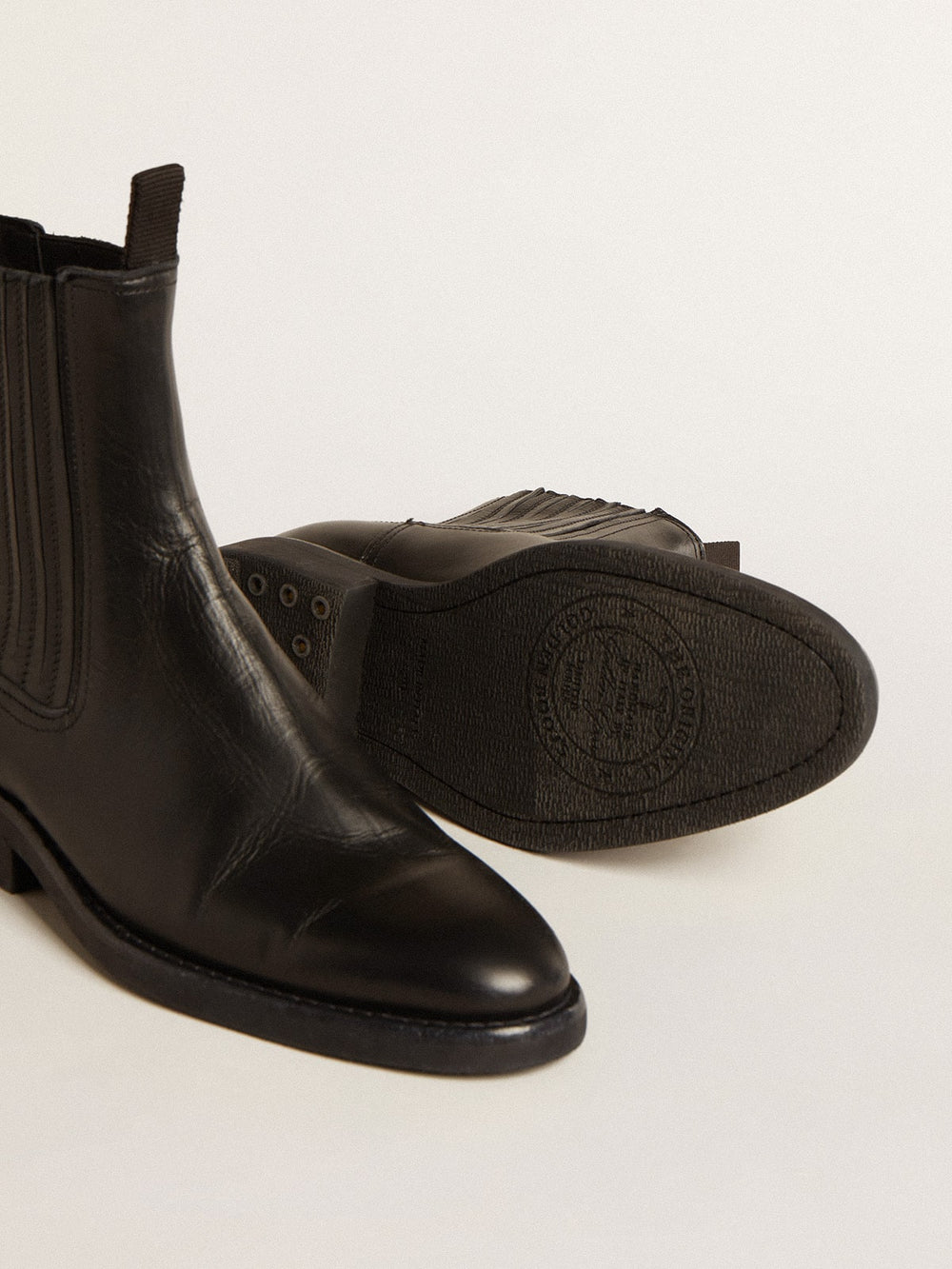 Women’s Chelsea boots in black leather