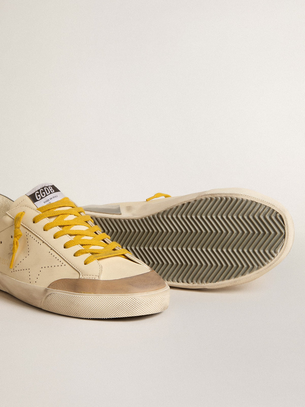 Men's Super-Star in leather with perforated star and gray suede heel tab