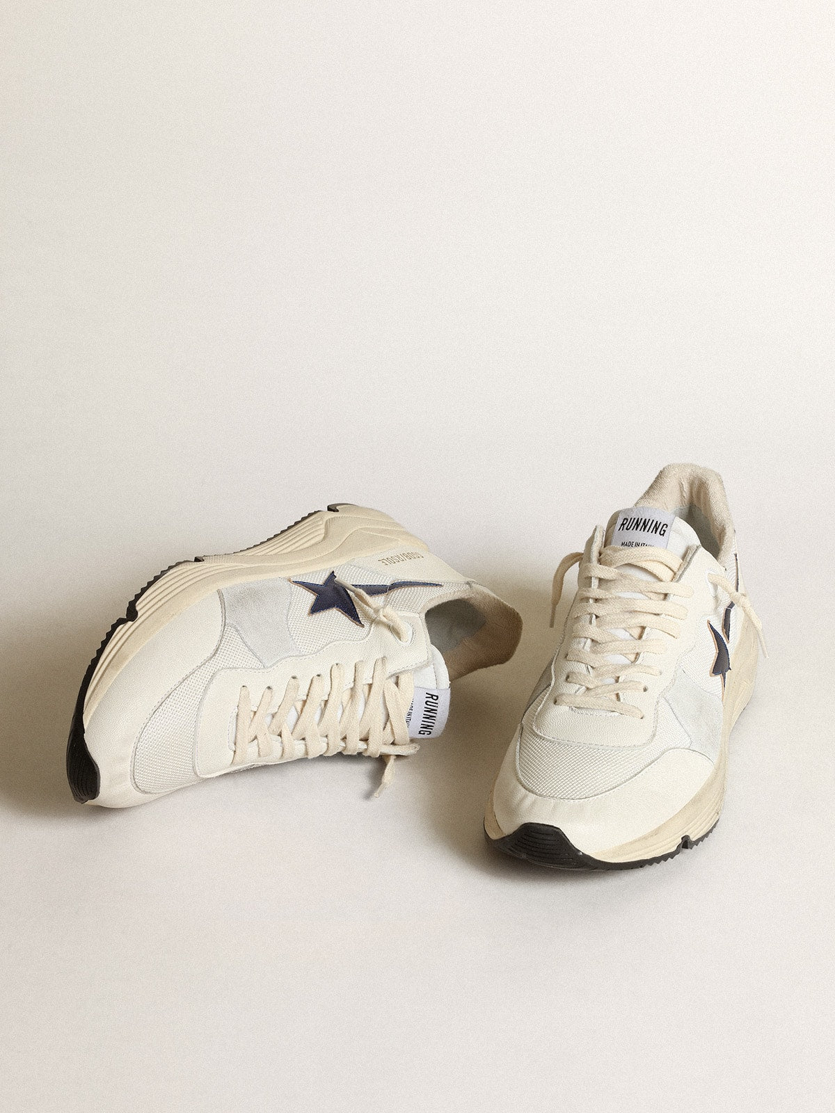 Running Sole in white leather and mesh with blue laminated leather star