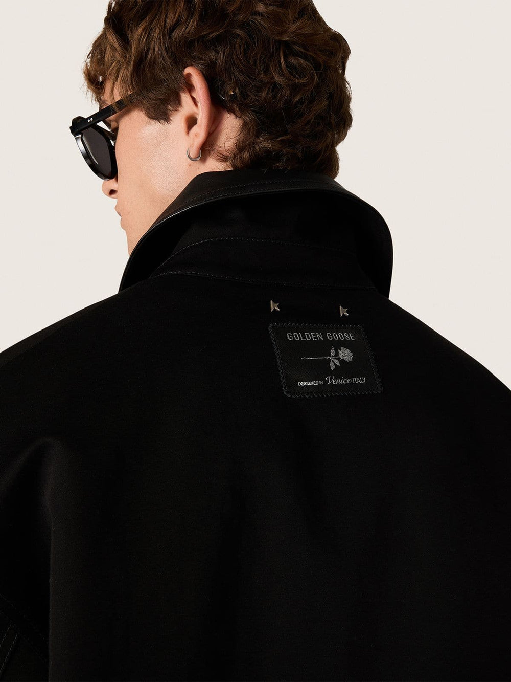 Men's short padded jacket in black cotton with leather collar