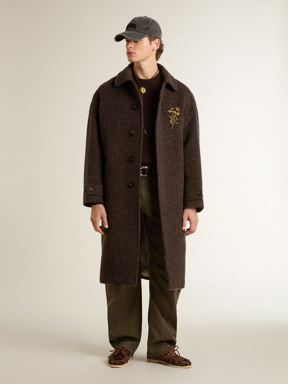 Men's single-breasted Journey coat in wrinkle wool blend with floral pin