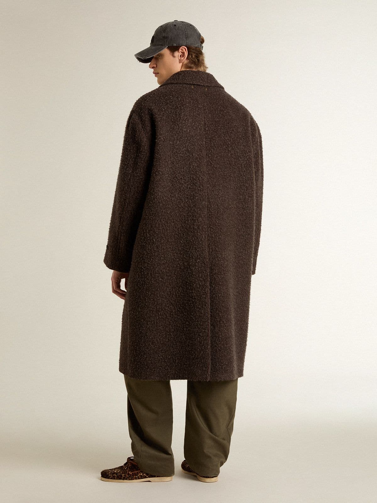 Men's single-breasted Journey coat in wrinkle wool blend with floral pin