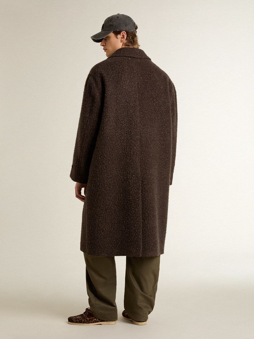 Men's single-breasted Journey coat in wrinkle wool blend with floral pin