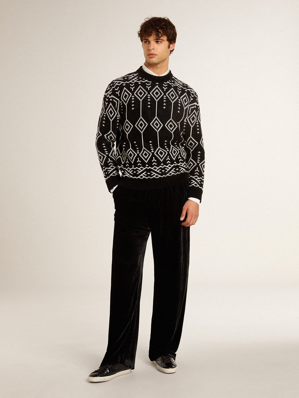 Men’s crew neck wool blend sweater with jacquard argyle design