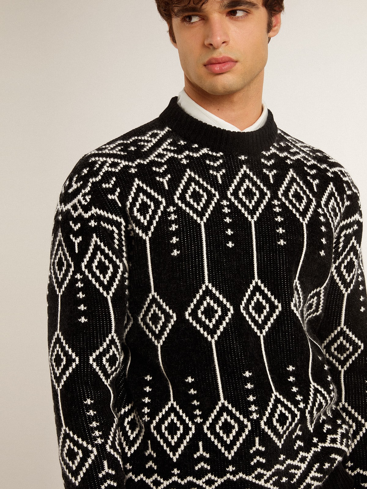Men’s crew neck wool blend sweater with jacquard argyle design
