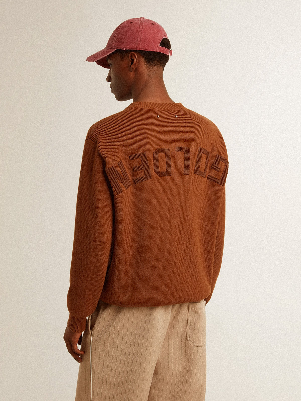 Men's crew-neck sweater with logo on the back