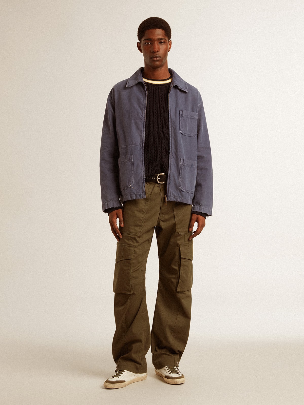 Men’s blue round-neck sweater with contrasting ribbing