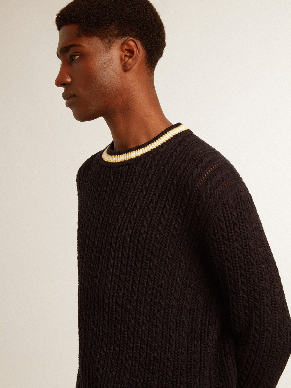 Men’s blue round-neck sweater with contrasting ribbing