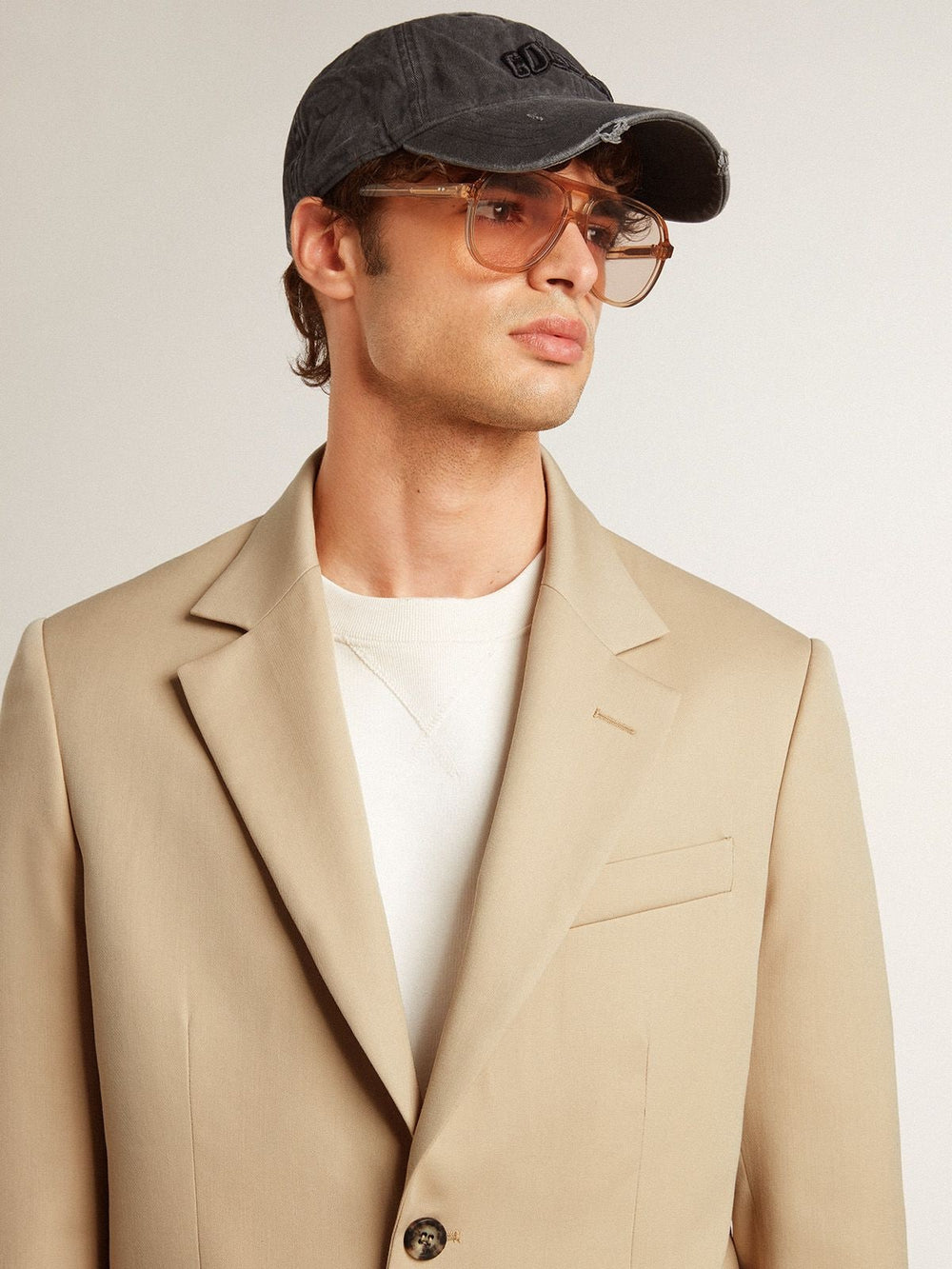 Single-breasted blazer in sand with horn buttons