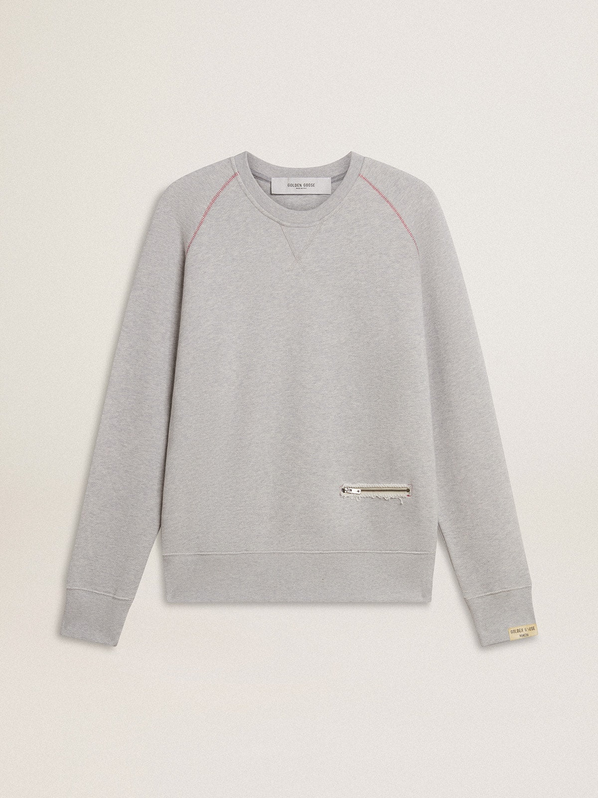 Men’s gray round neck sweatshirt with contrast stitching