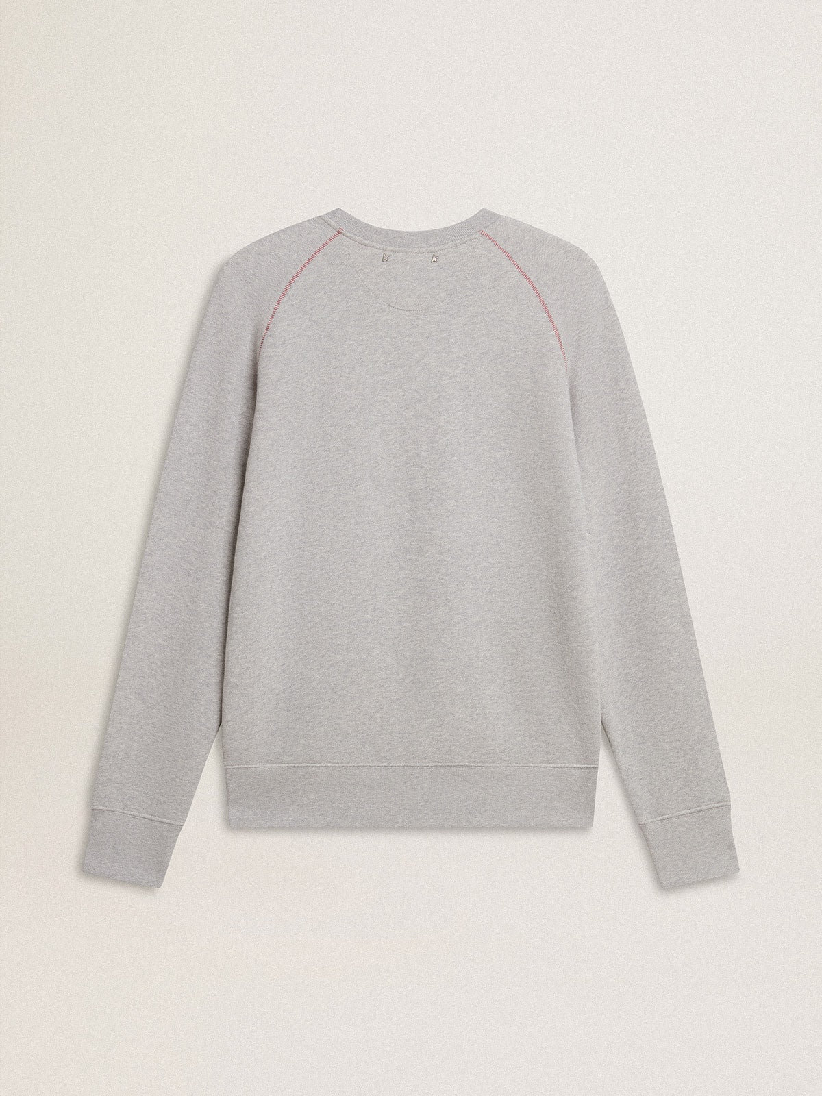 Men’s gray round neck sweatshirt with contrast stitching