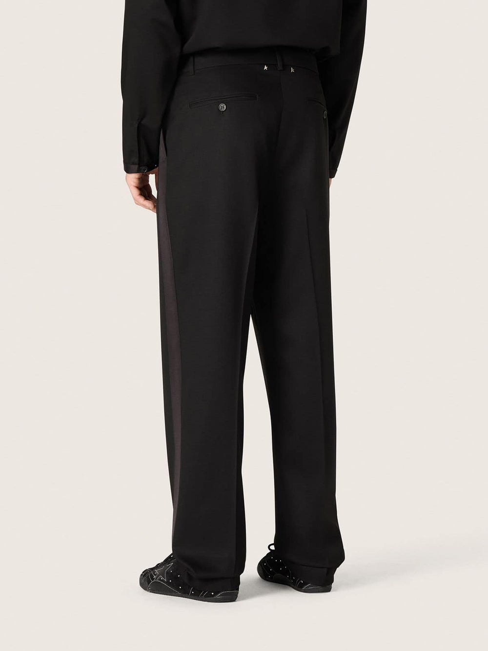 Men's pants in black cool wool with satin side stripe