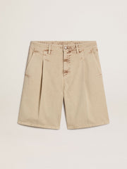 Men's Bermuda shorts in beige denim with a lived-in look finish