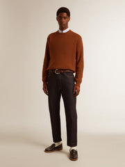 Men’s dark blue jeans in one-wash denim