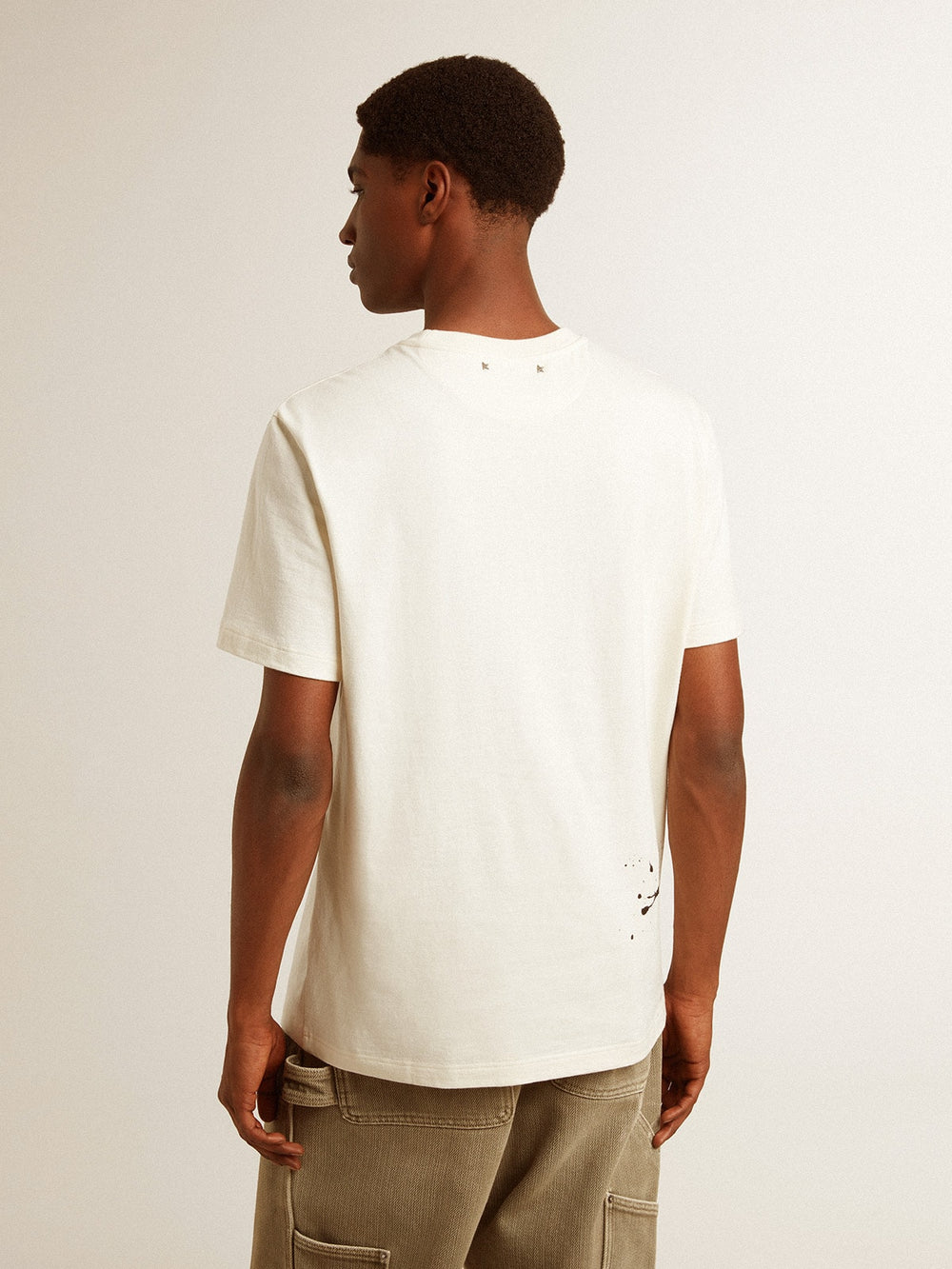 Men's T-shirt in aged white cotton with print and embroidery
