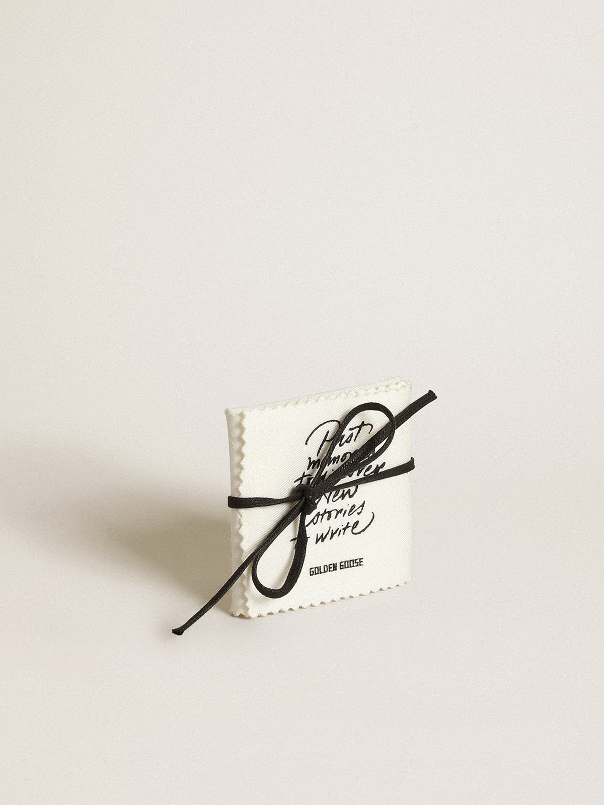 Men's lace lock with clip in old gold color with Golden lettering