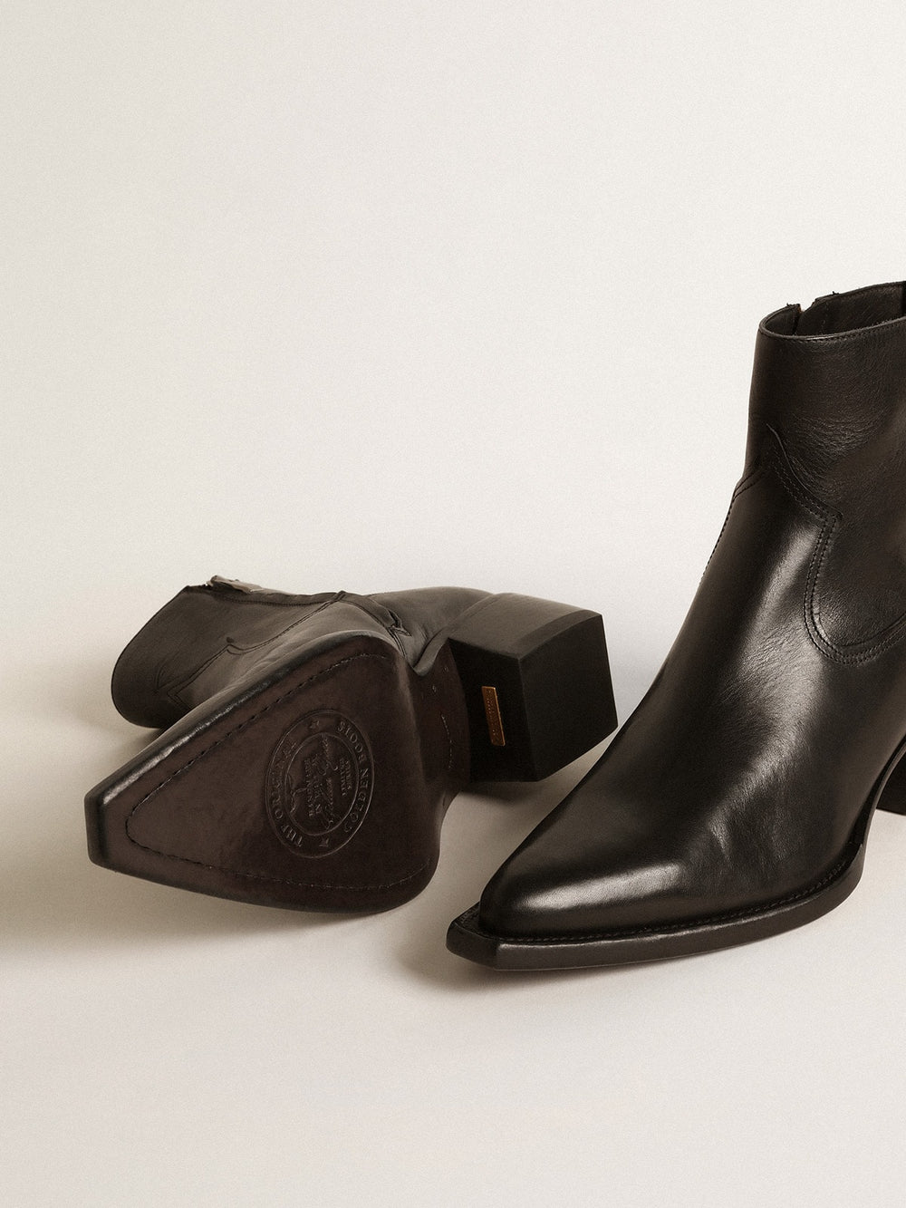 Men’s low Debbie boots in black leather