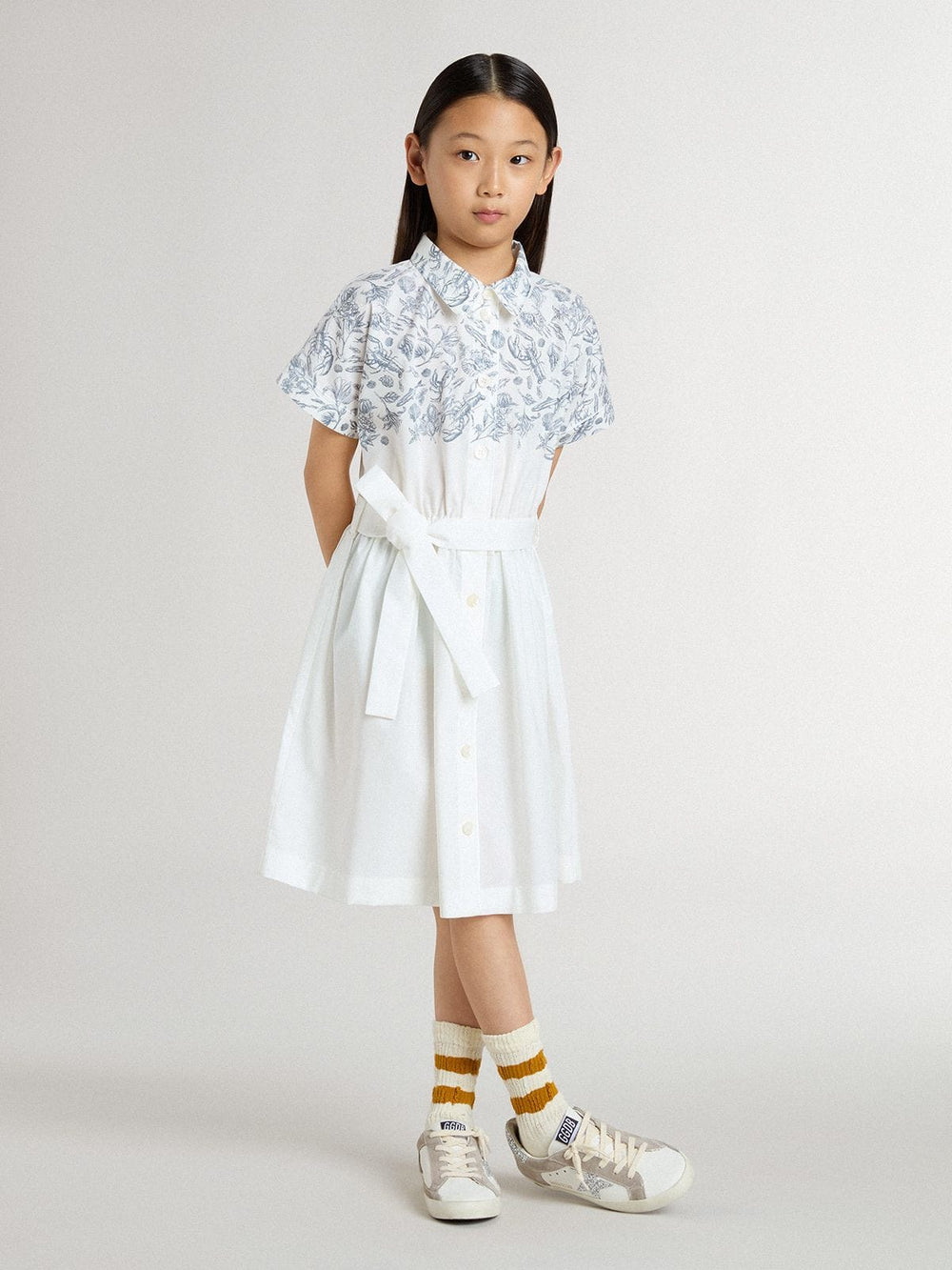 Girls’ shirt dress in white cotton canvas with a blue nautical print and white piping