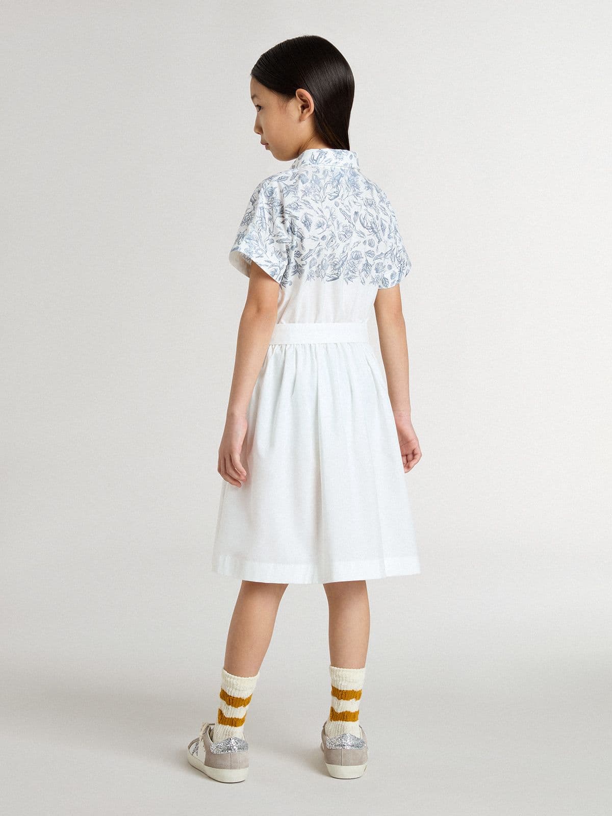 Girls’ shirt dress in white cotton canvas with a blue nautical print and white piping