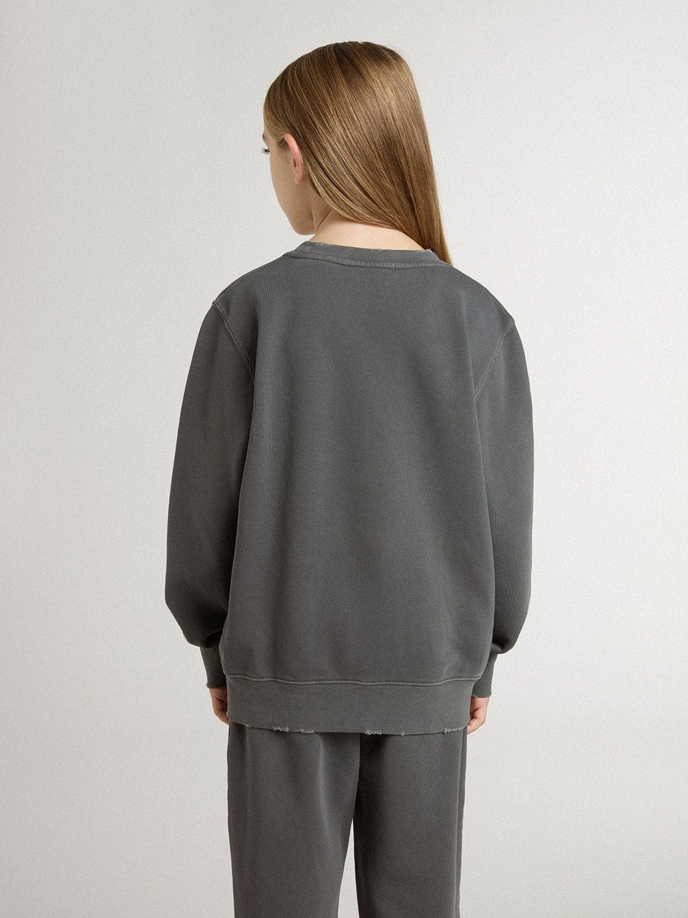 Kids’ gray sweatshirt with raised logo