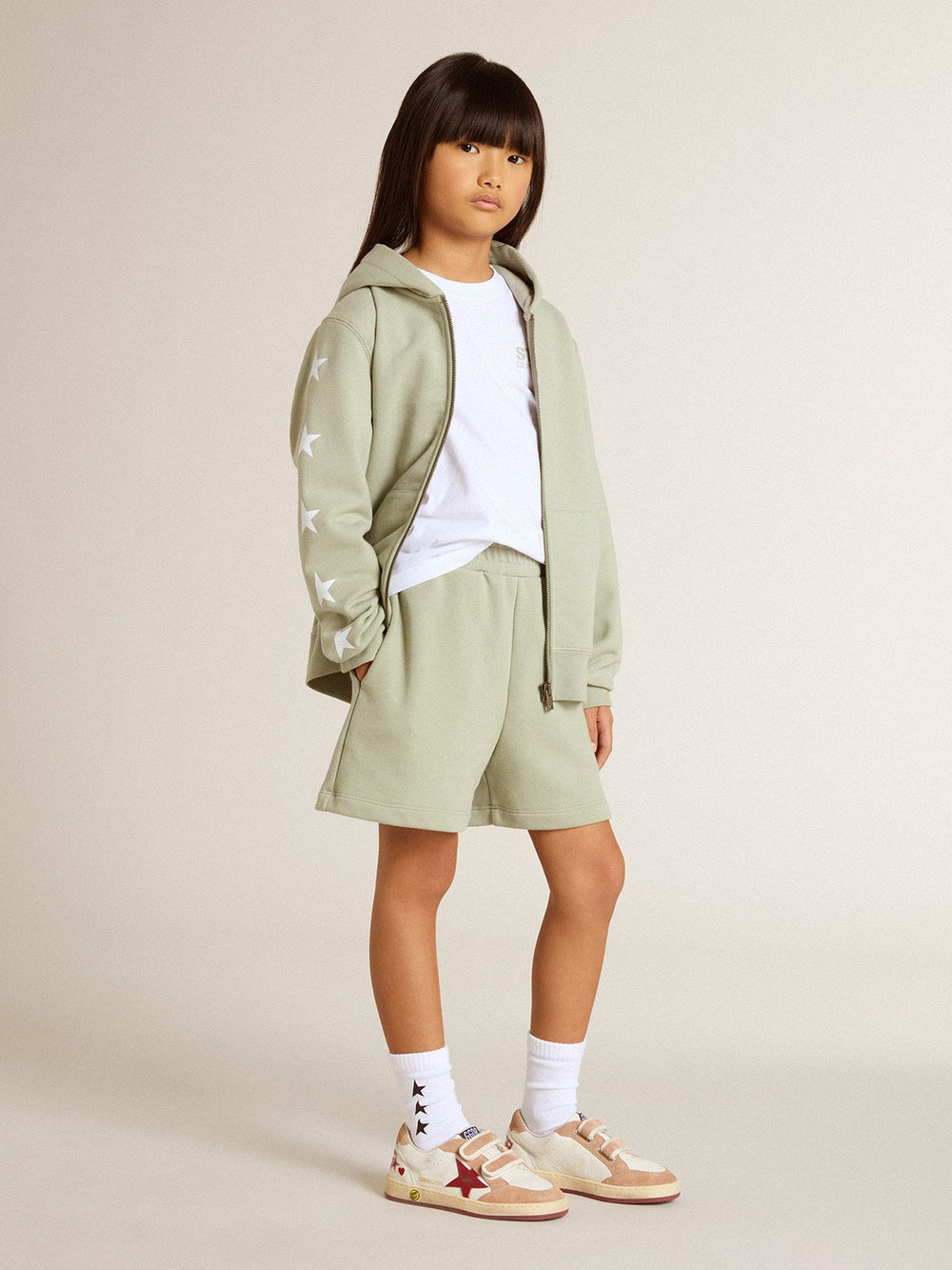 Light green sweatshirt with zip fastening