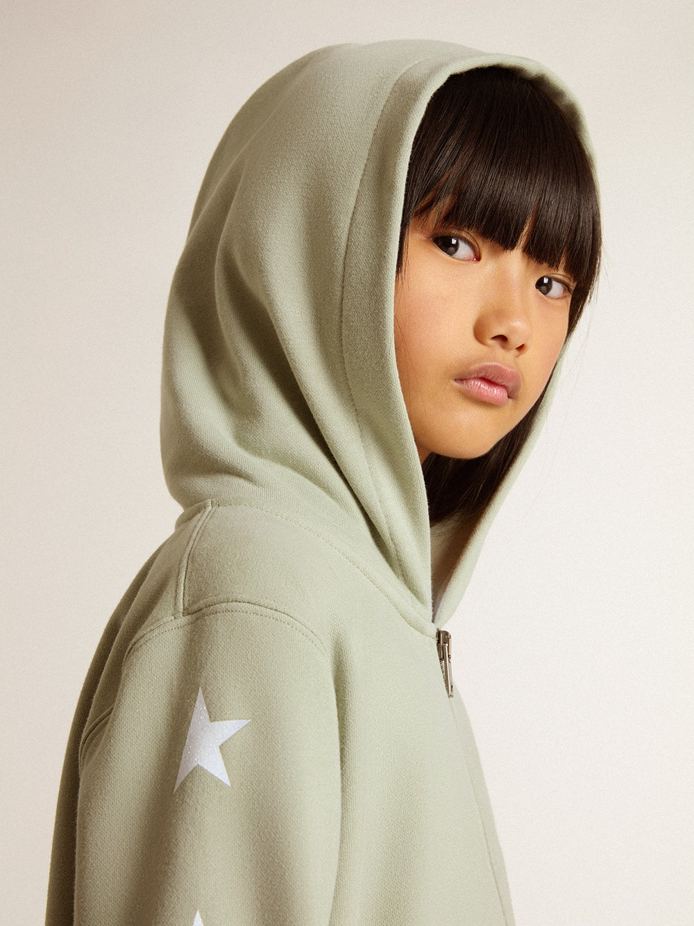 Light green sweatshirt with zip fastening