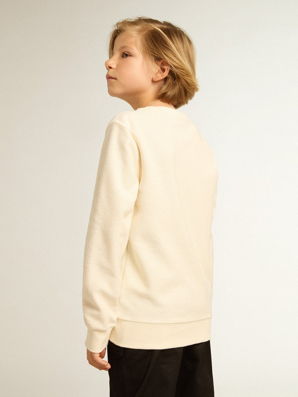 Sweatshirt in aged white with multicolor Golden lettering on the front