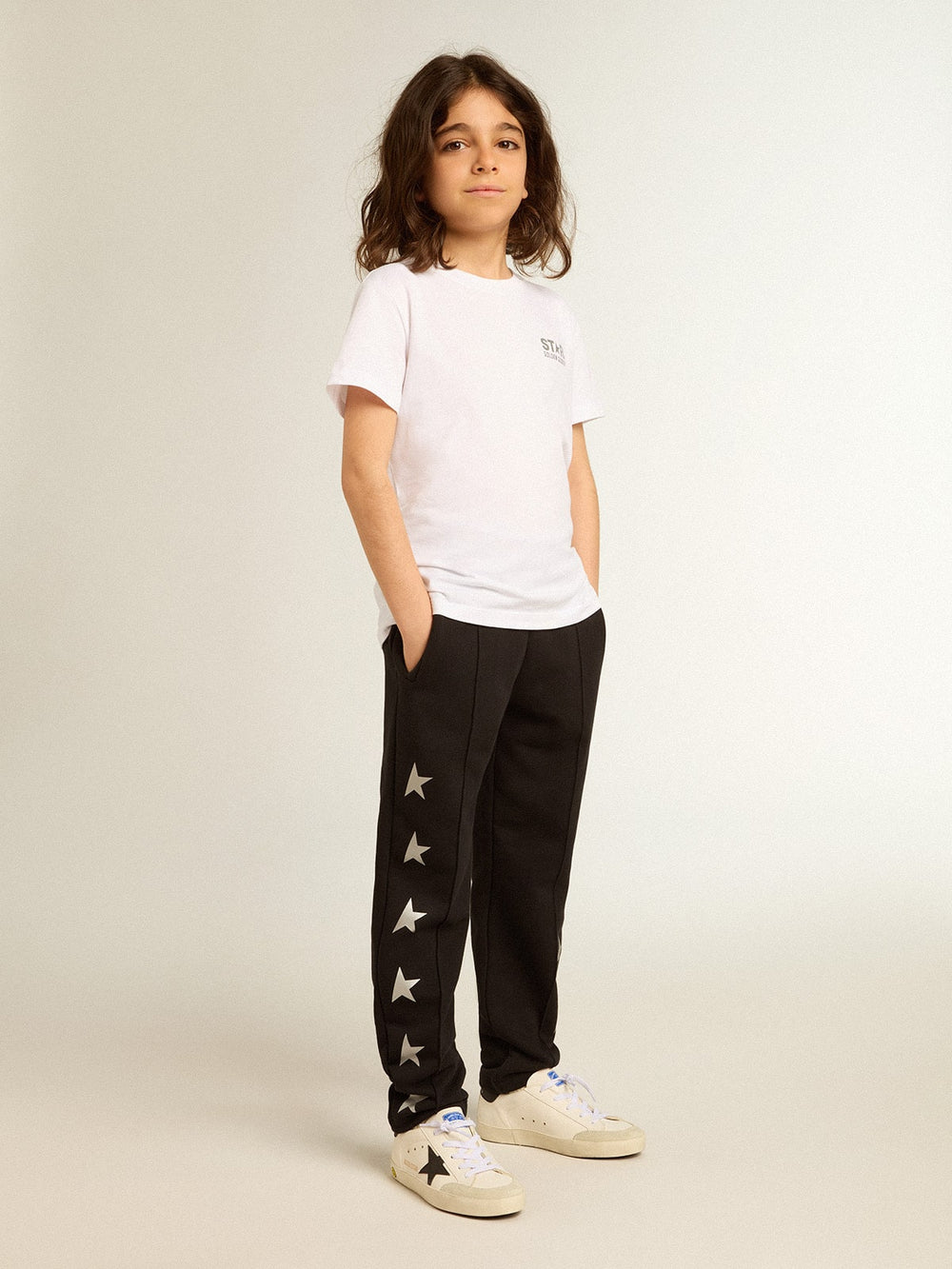 Girls’ white T-shirt with contrasting silver logo and star