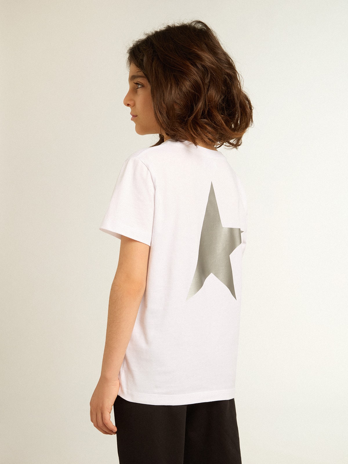 Girls’ white T-shirt with contrasting silver logo and star