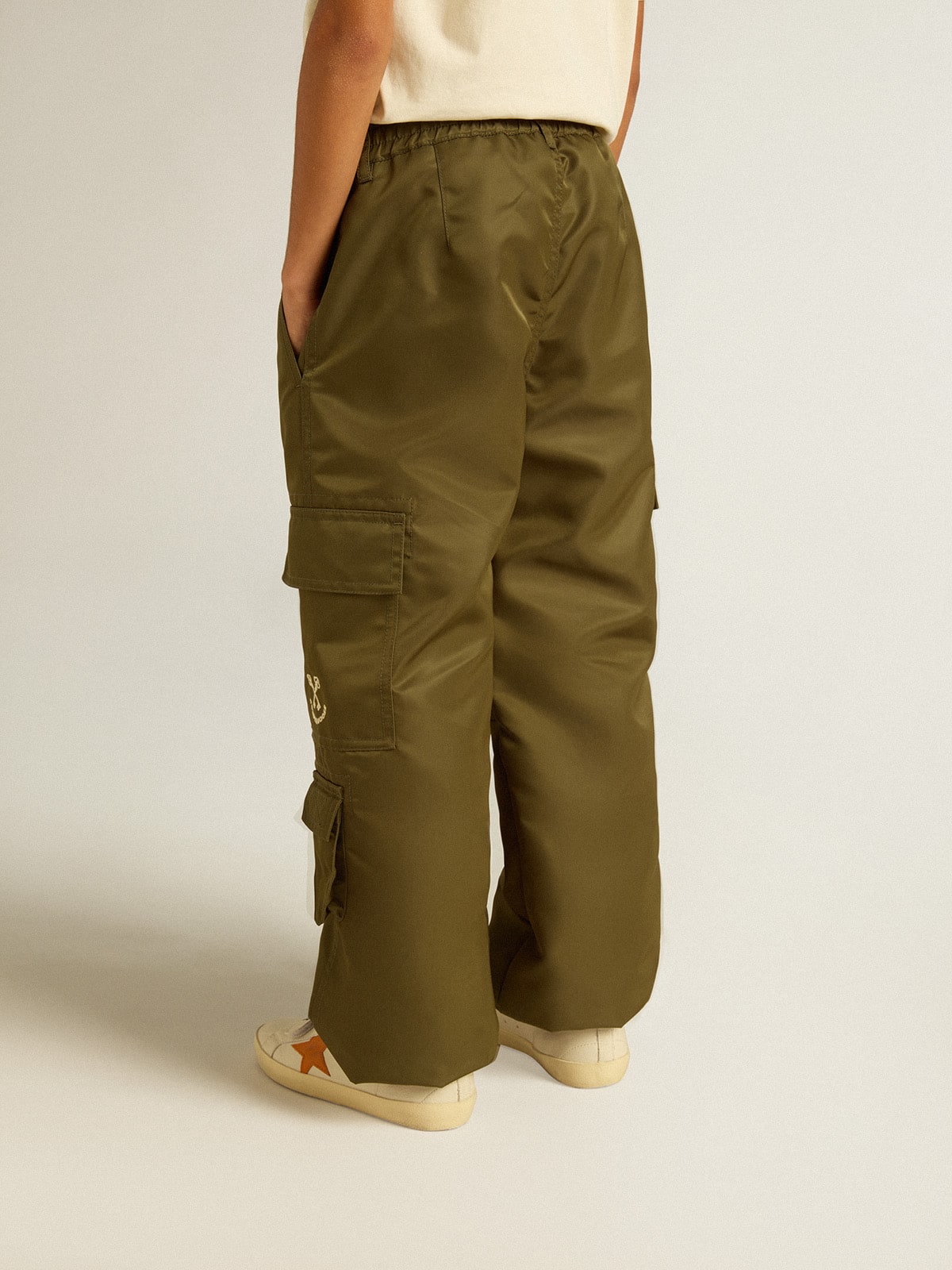 Kids cargo pants in military green