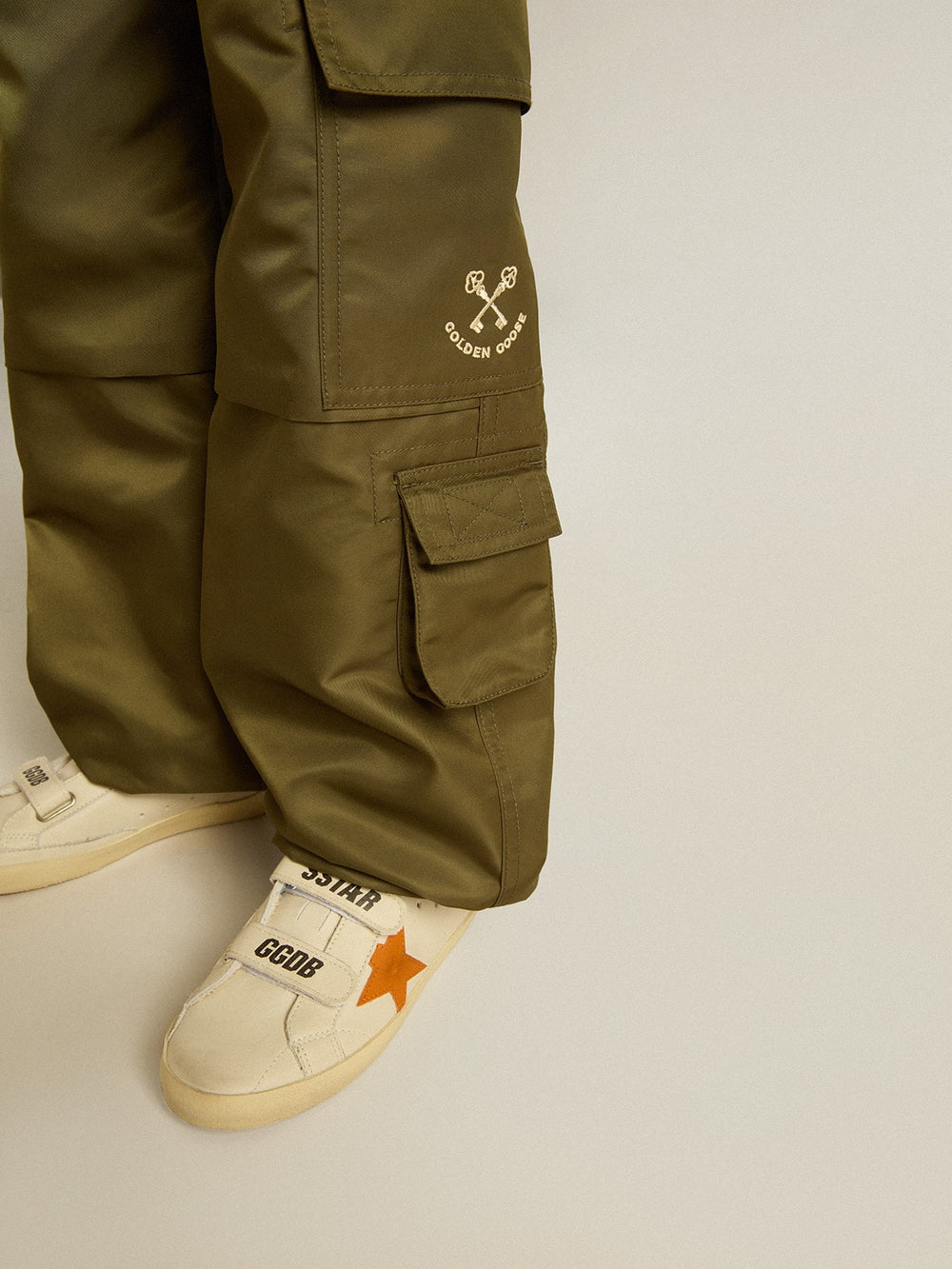 Kids cargo pants in military green