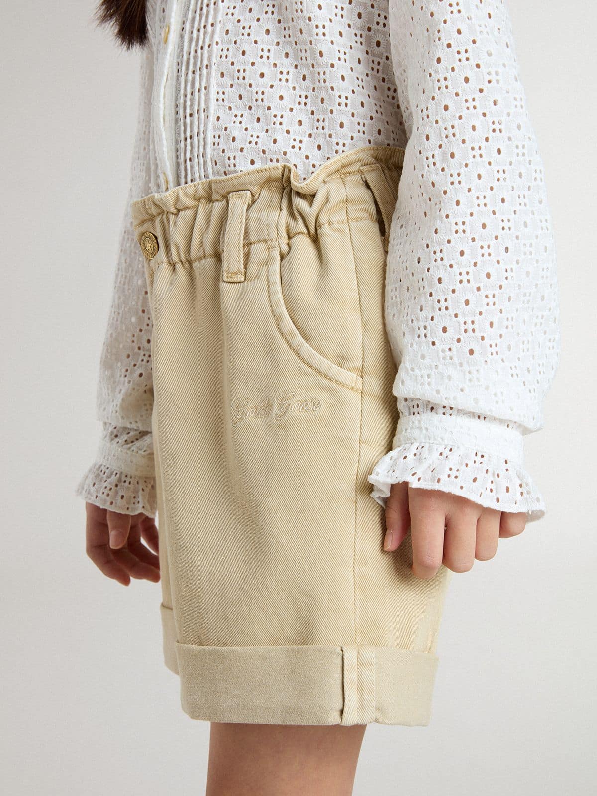 Girls' sand-colored shorts with embroidered logo